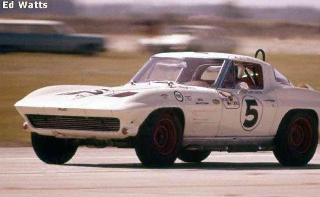 Dave MacDonald and Fireball Roberts co-drive the Shelby Cobra Roadster at the 12 HRS Sebring in 1963