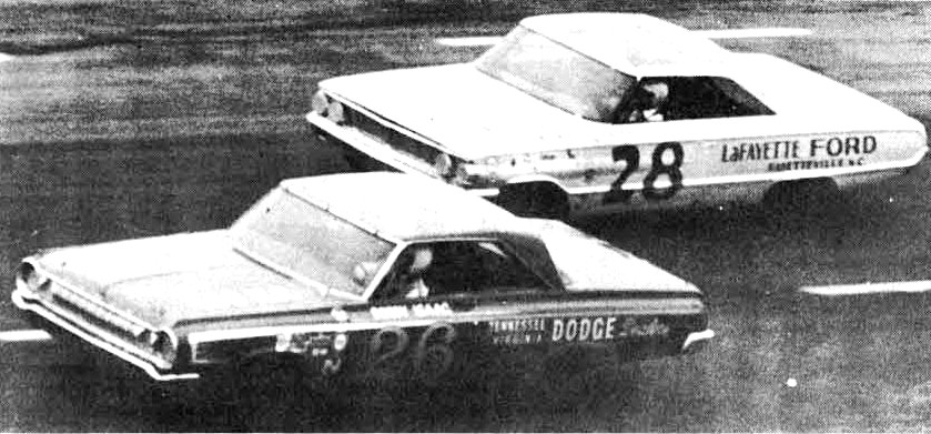 Bobby Isaac leads Freddy Lorenzen in 1964 Atlanta 500